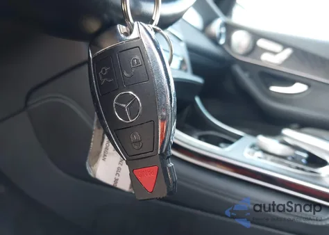 2018 Mercedes-Benz Glc 300 4Matic z USA, uszkodzony, nr VIN WDC0G4KB7JV074130